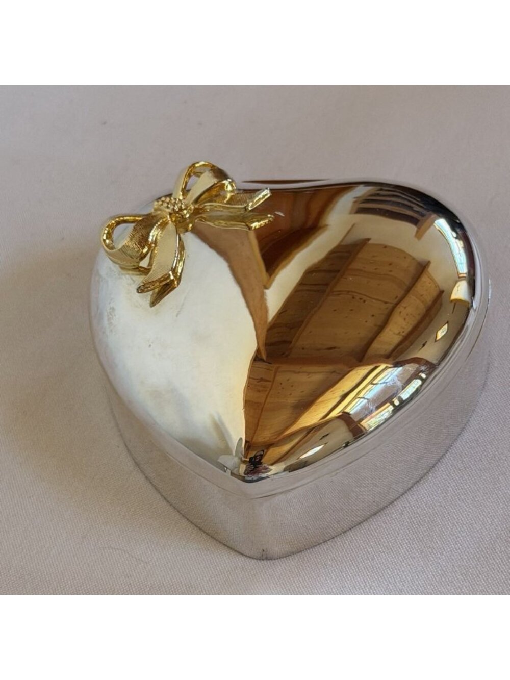 Vintage International Silver Co Heart Shaped Silver Plated Trinket Box Gold Bow